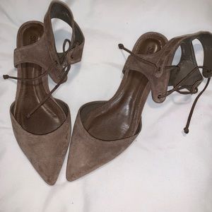 lace-up flats w/ pointy toes